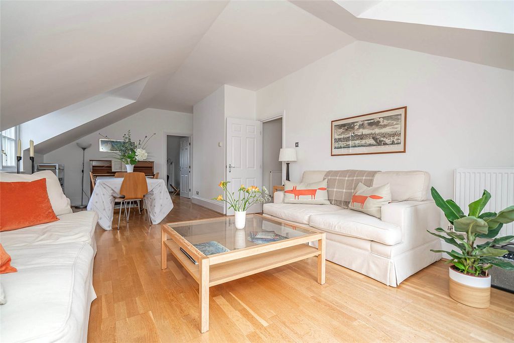 Property photo 3 of 22 Reception A