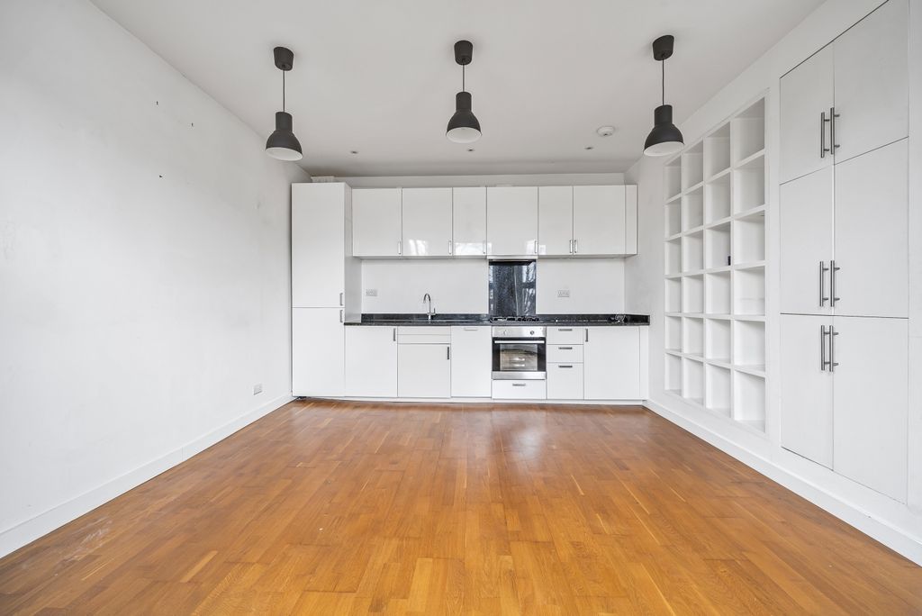 Property photo 2 of 7 1