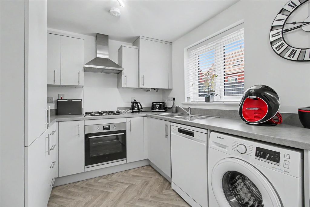 Property photo 3 of 22 Kitchen