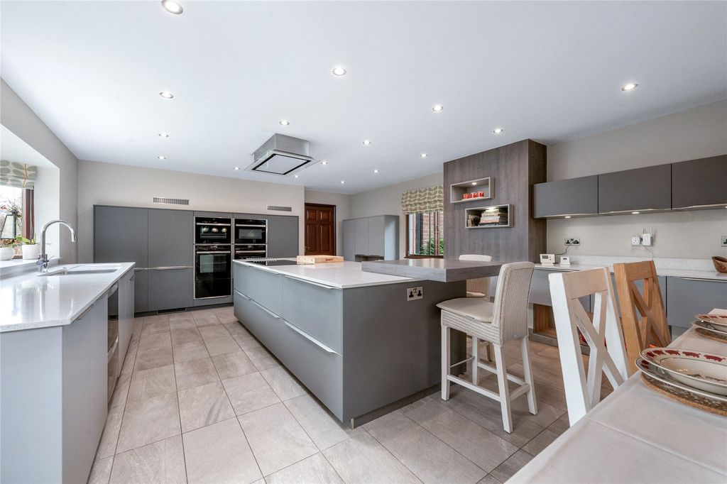 Property photo 3 of 16 Kitchen