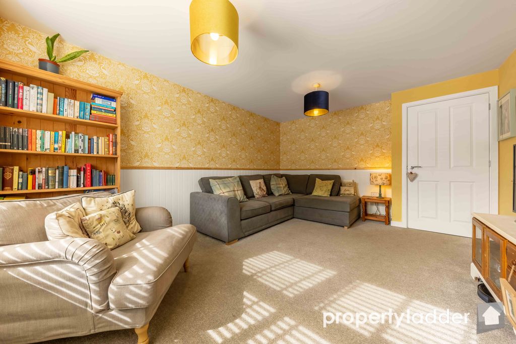 Property photo 2 of 18 Pl