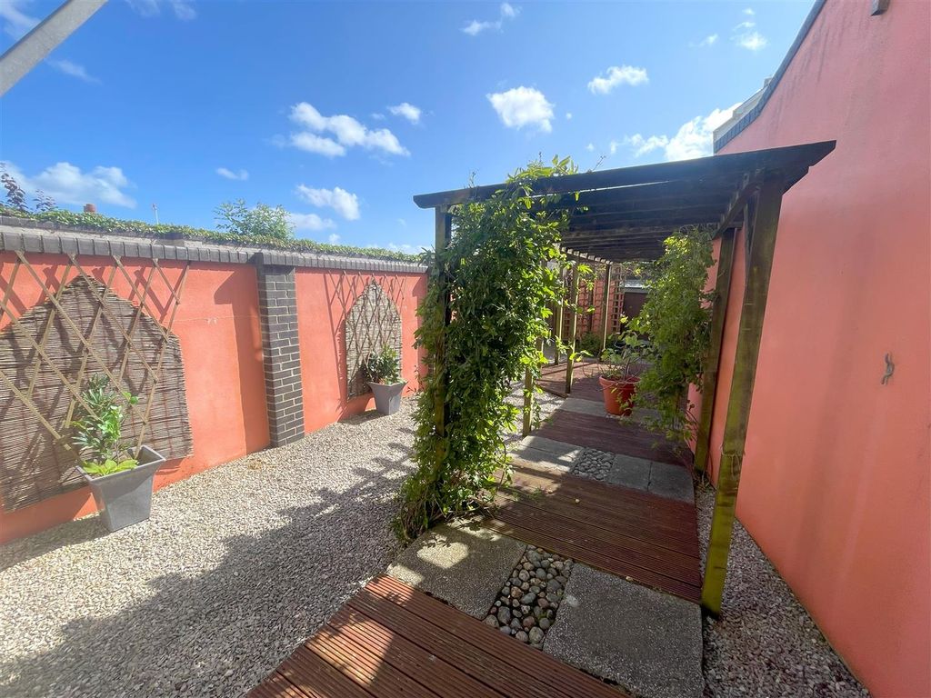 Property photo 2 of 18 Rear Garden 4.Jpg