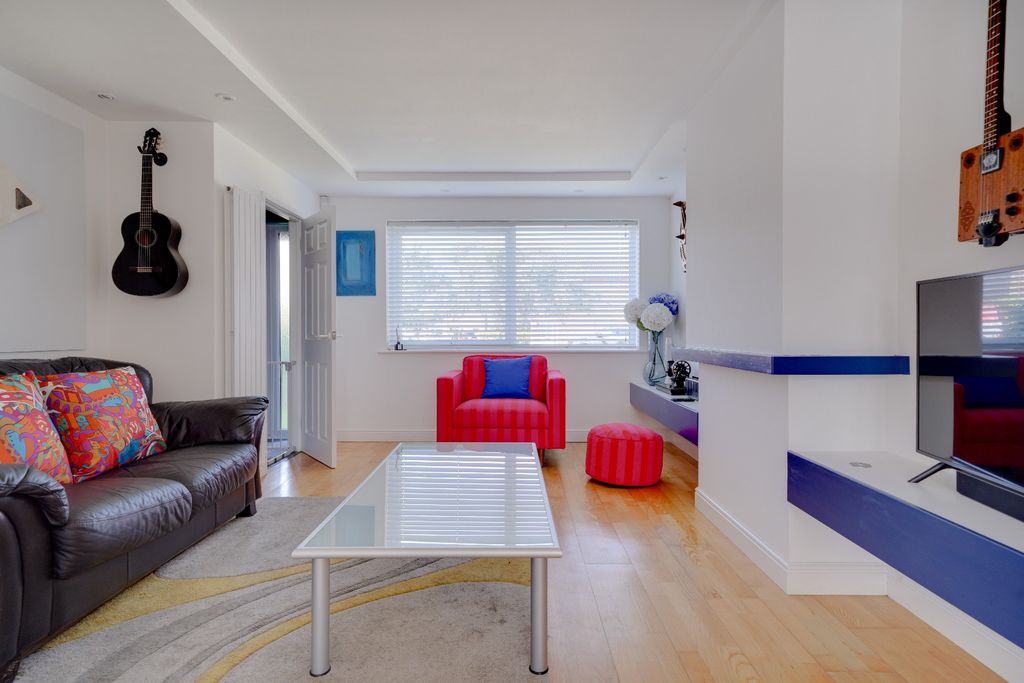 Property photo 3 of 21 4516013