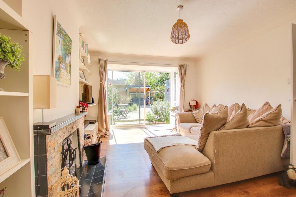 Property photo 2 of 11