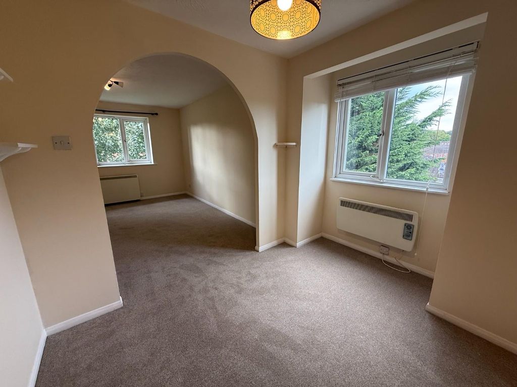 Property photo 3 of 8 45 Tylersfield - 3.Jpeg