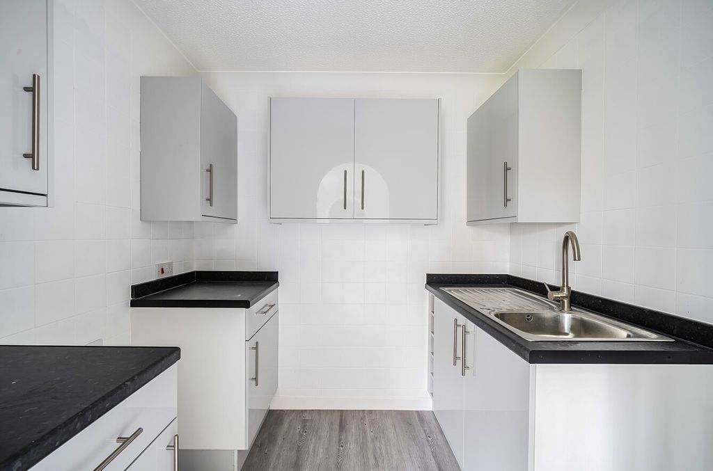 Property photo 3 of 8 1428816-6-69B2ee0...