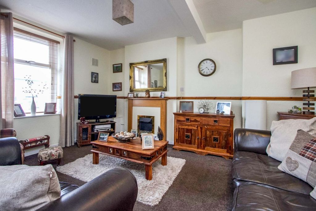 Property photo 1 of 15 Lounge