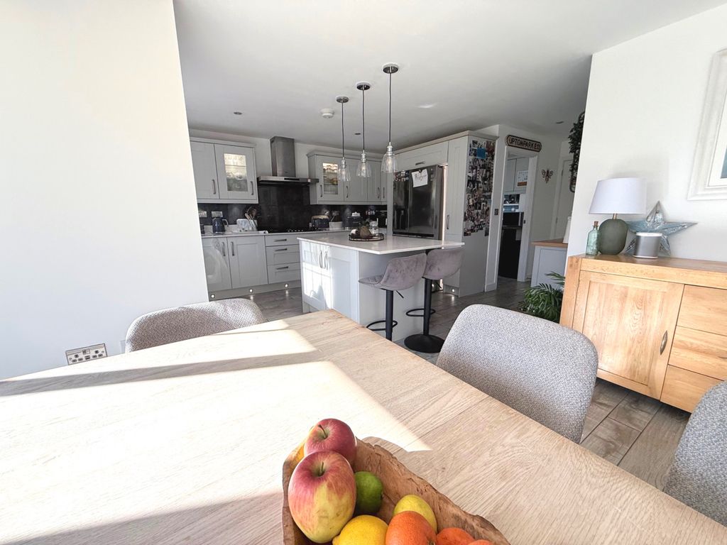 Property photo 3 of 34