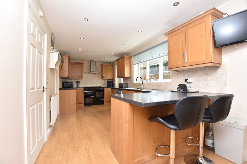 Property photo 3 of 21 Picture No. 06