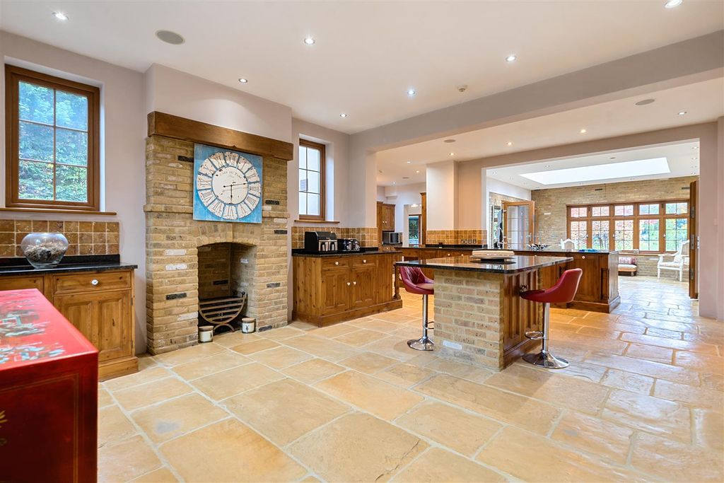 Property photo 2 of 36 Kitchen/Breakfast Room