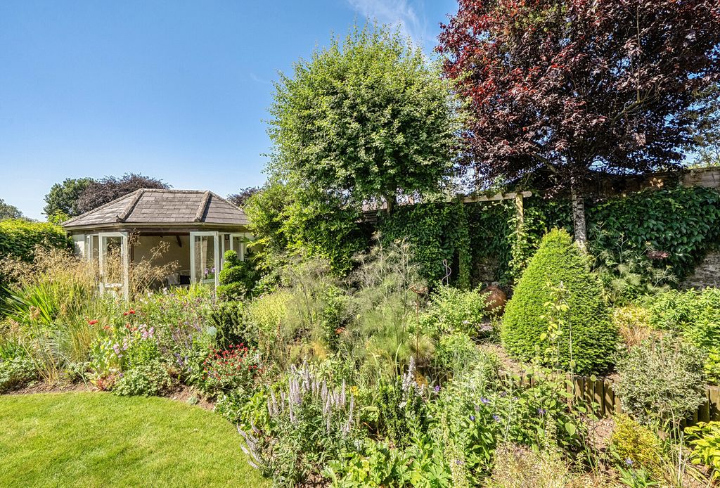 Property photo 2 of 23 1482785-4-6A3E617...