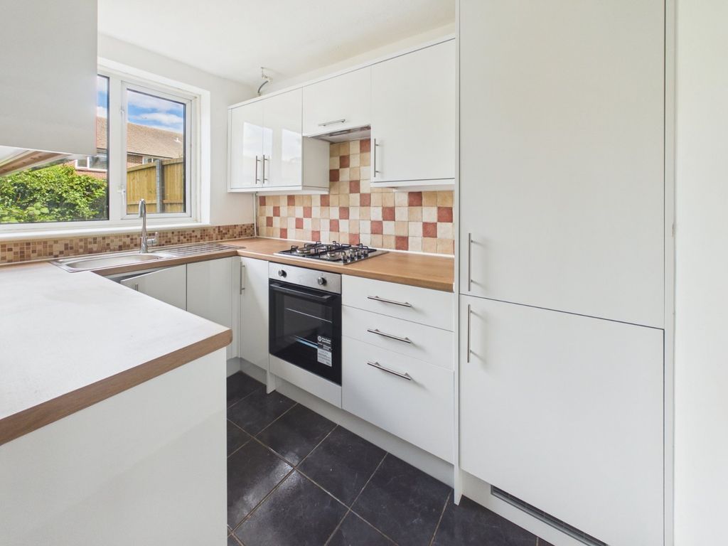Property photo 2 of 10 Kitchen