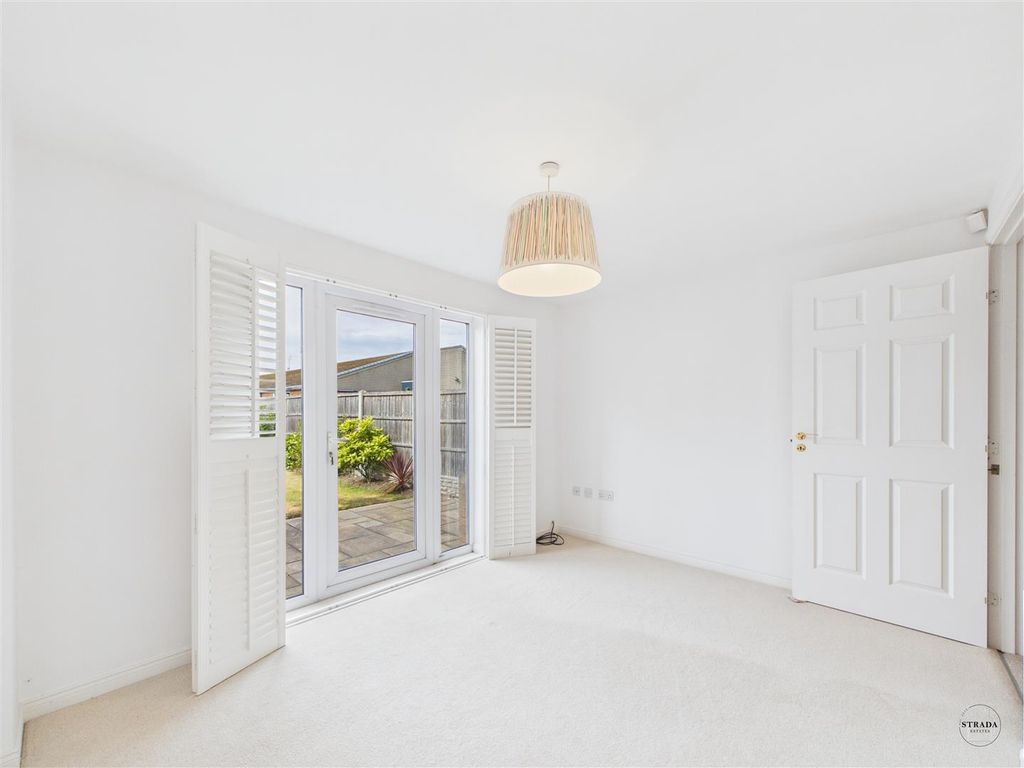 Property photo 3 of 18 Cam03252G0-Pr0141-Still007.Jpg