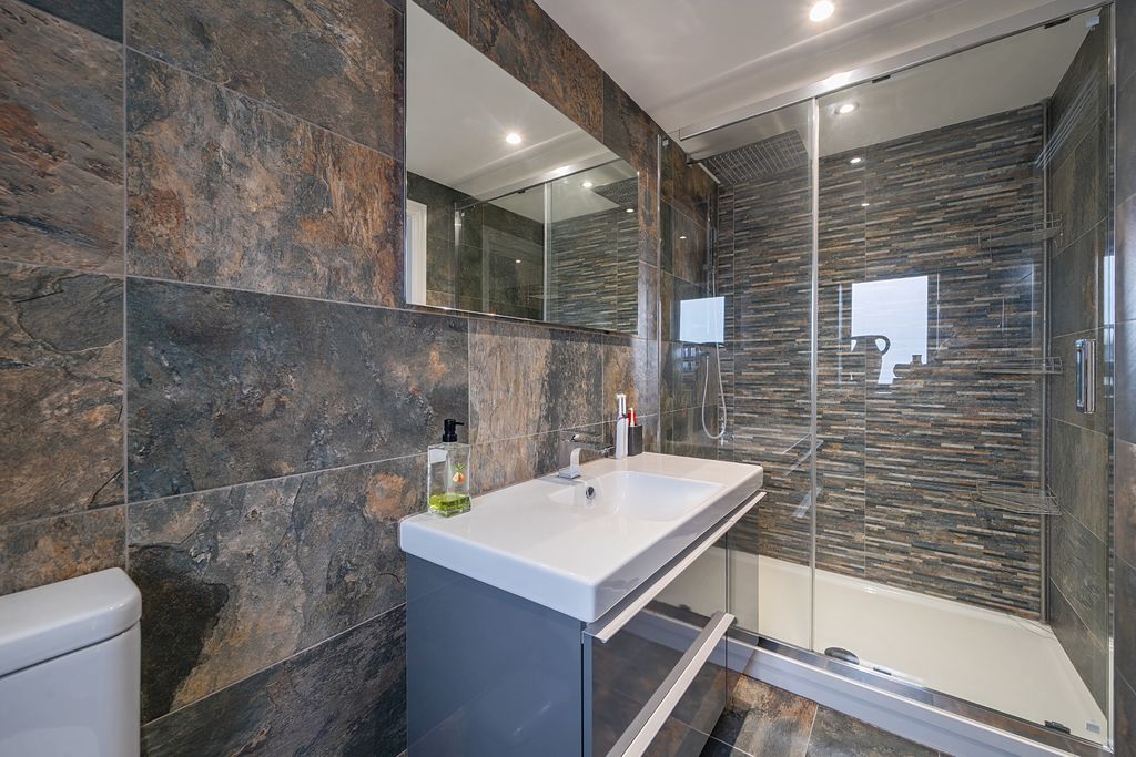 Additional image 23 of 6 bed detached house for saleNewlands Drive, Maidenhead SL6
