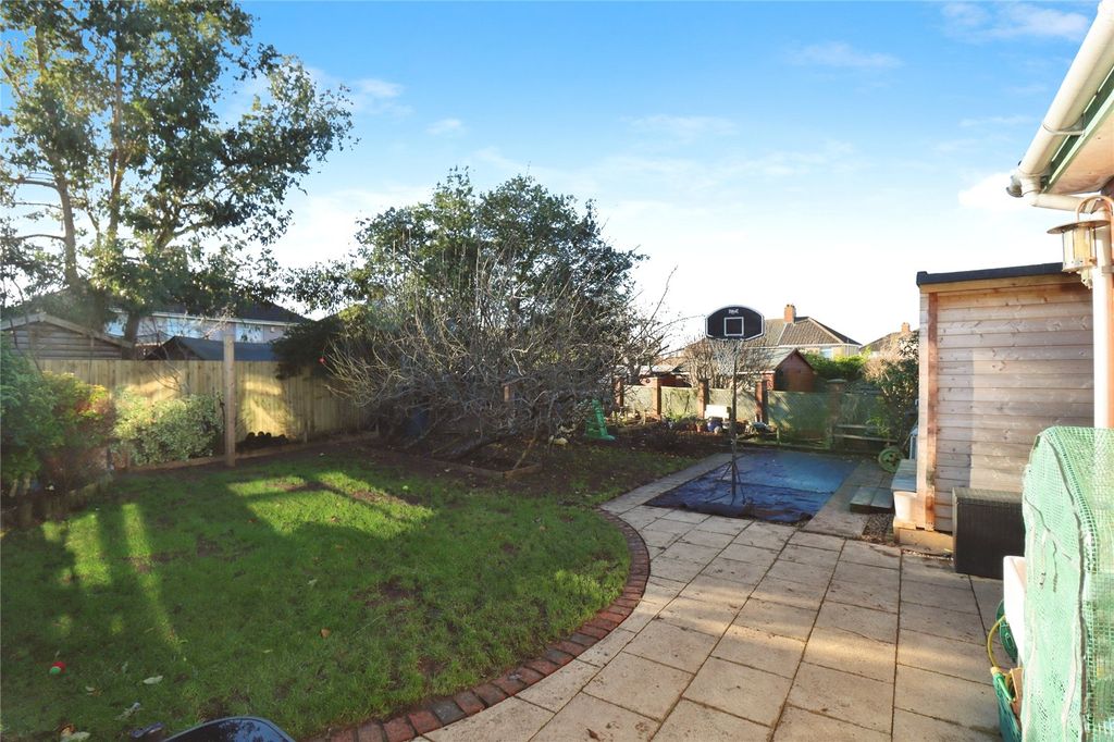 Property photo 2 of 33 Garden