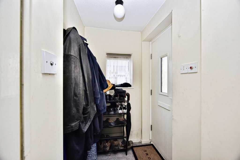 Property photo 2 of 20