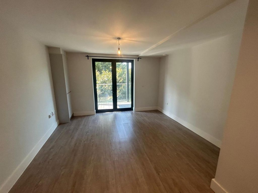 Property photo 1 of 7 Living Room