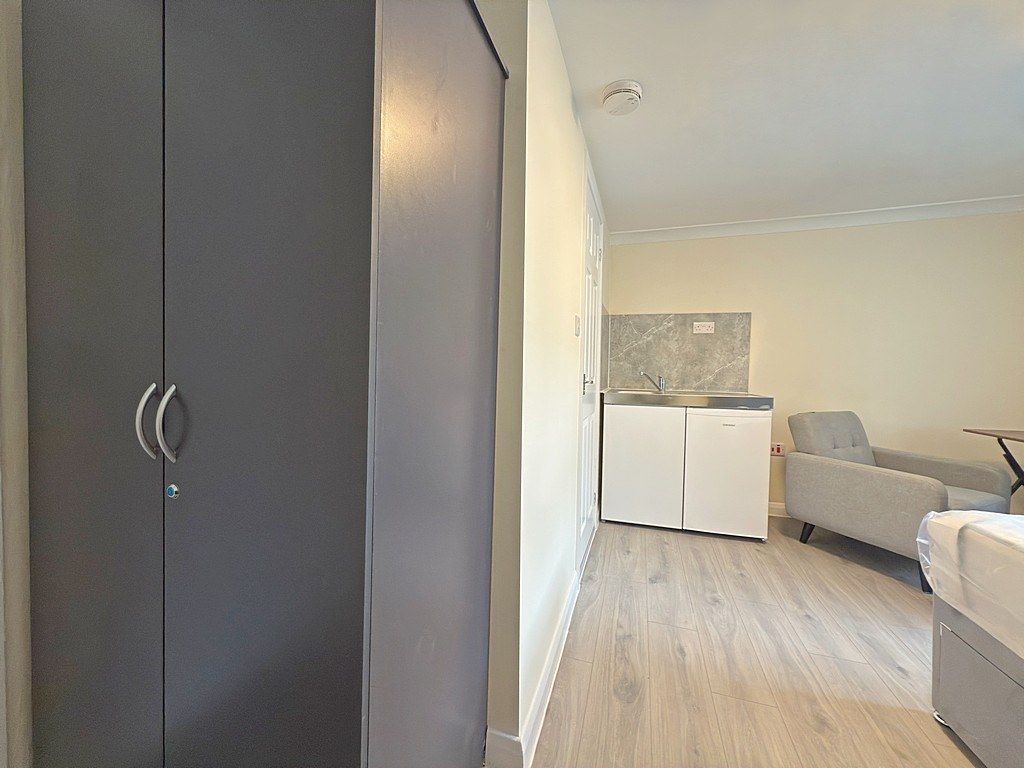 Property photo 1 of 5 Room