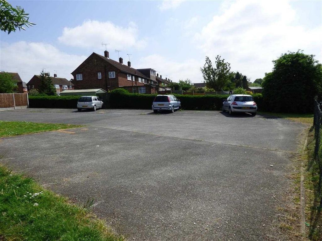 Property photo 3 of 7 Carpark.Jpg