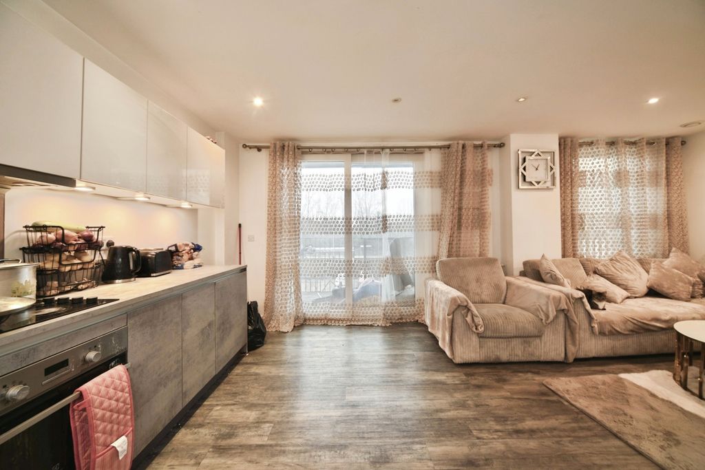 Property photo 2 of 20 Pbox-Img.Jpg