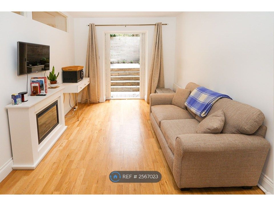 Property photo 2 of 23