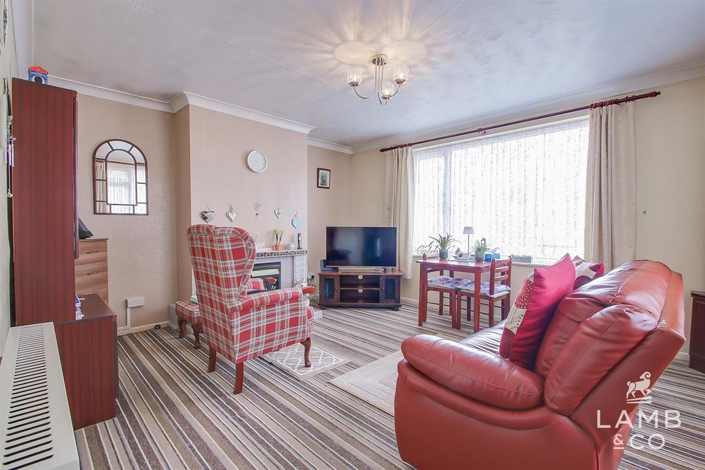 Property photo 2 of 10 Lounge