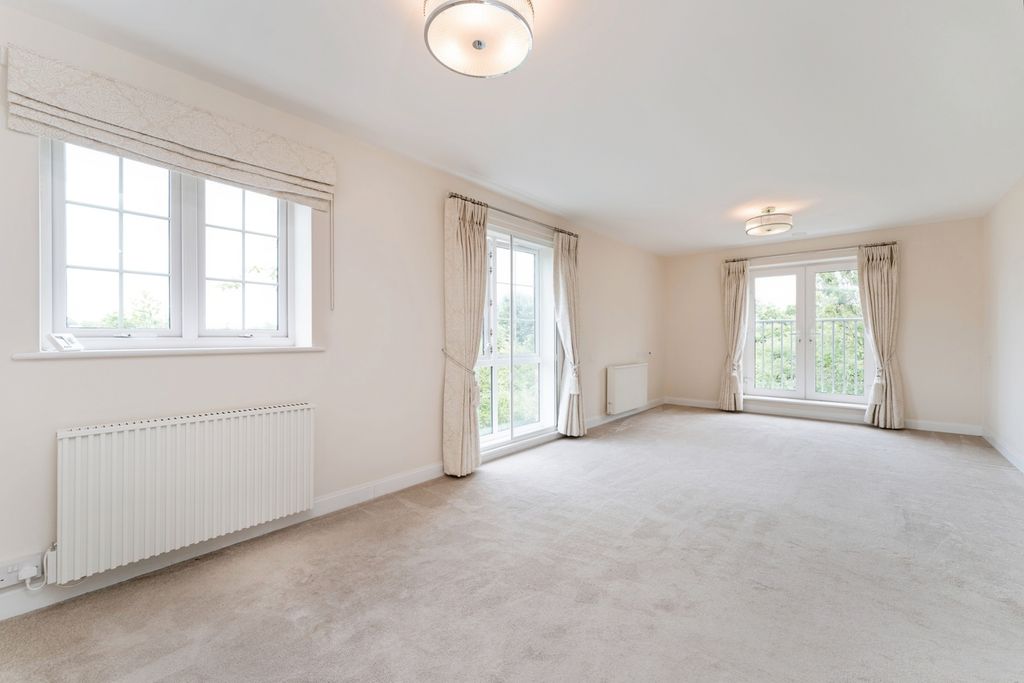 Property photo 2 of 17 Photo