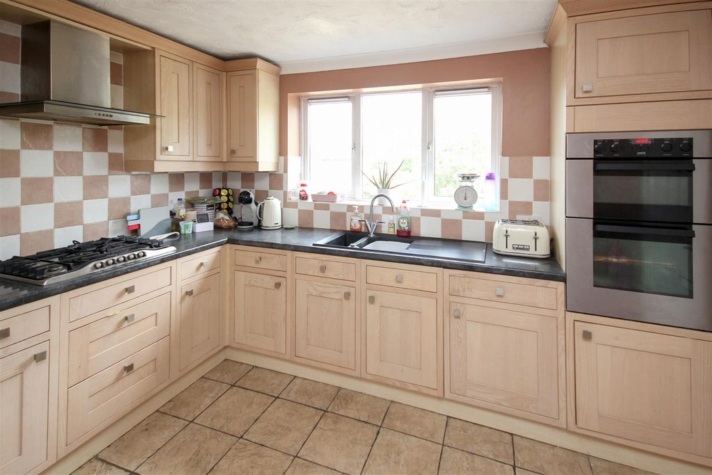 Property photo 3 of 16 Kitchen.Jpg