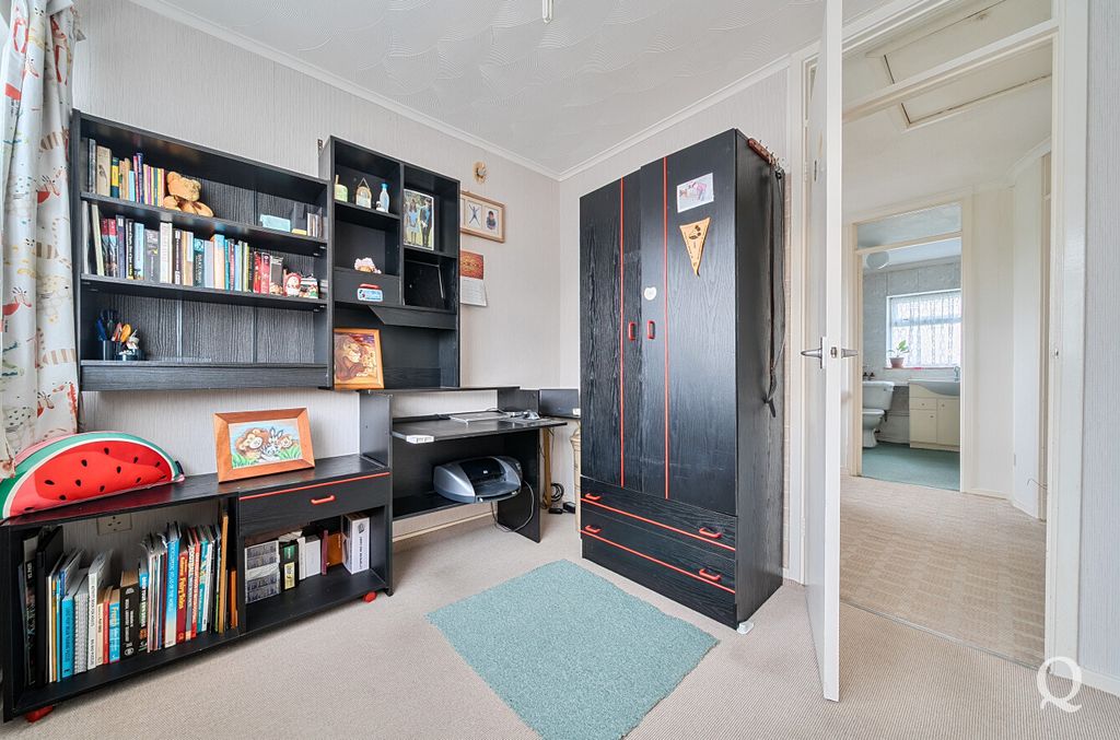 Property photo 3 of 25 Af9d118A-B76A-449...