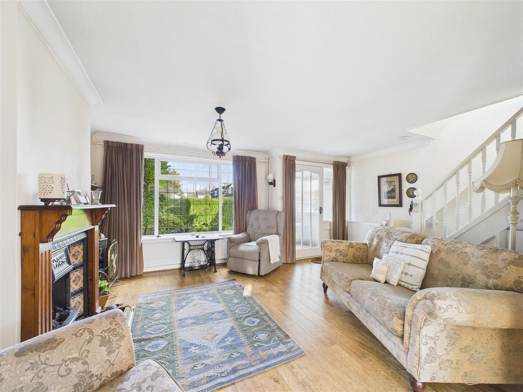 Property photo 2 of 11 Cam03303G0-Pr0262-Still010.Jpg