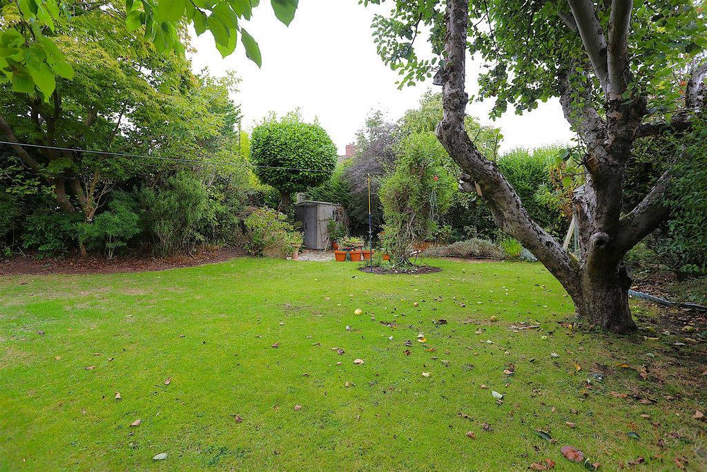 Property photo 2 of 20