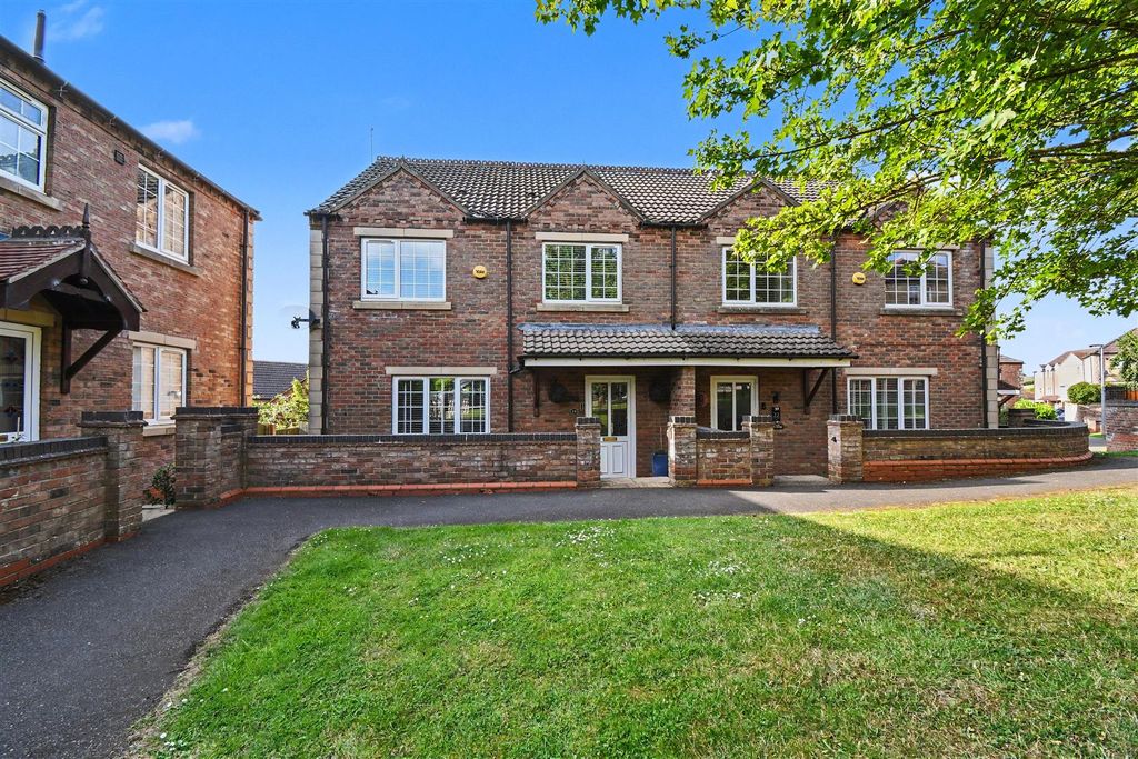 Property photo 1 of 19 Front