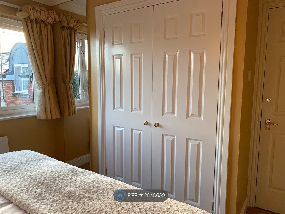 Property photo 3 of 15 Double Fitted Wardrobe In Bedroom