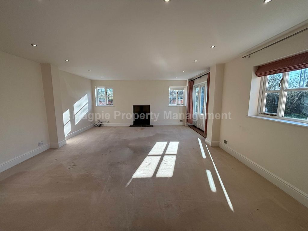 Property photo 3 of 37