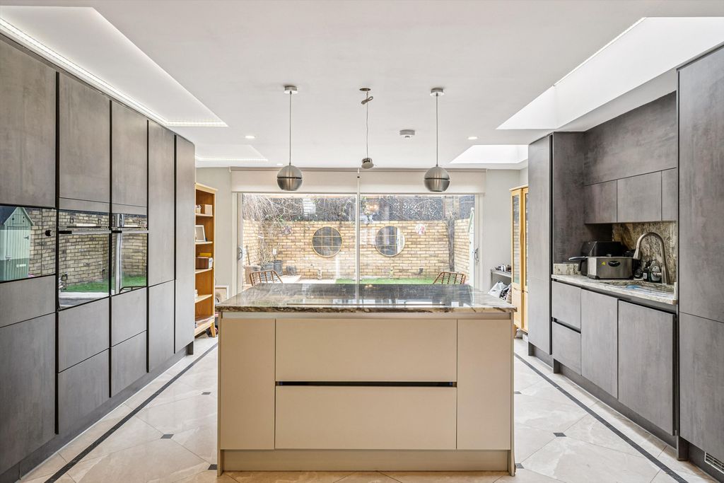 Property photo 2 of 25 Image