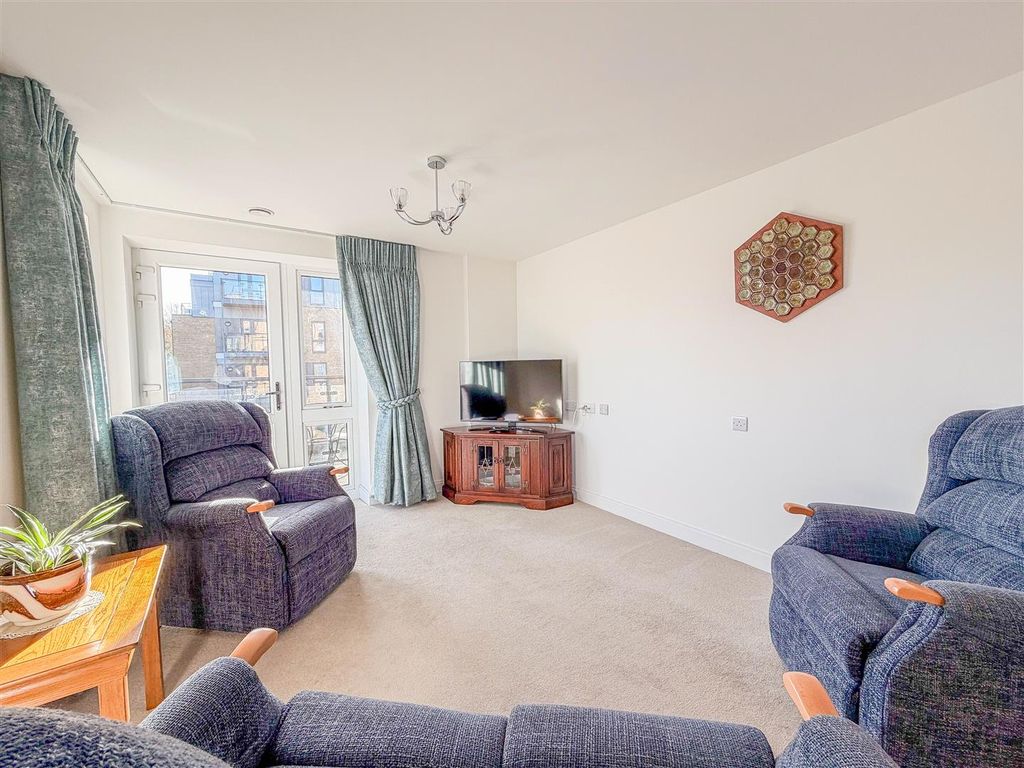 Property photo 2 of 17 Image00009.Jpg