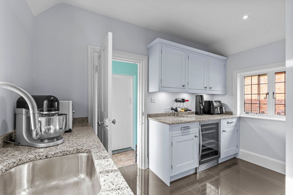 Additional image 11 of 5 bed detached house for saleAmersham Road, High Wycombe HP13