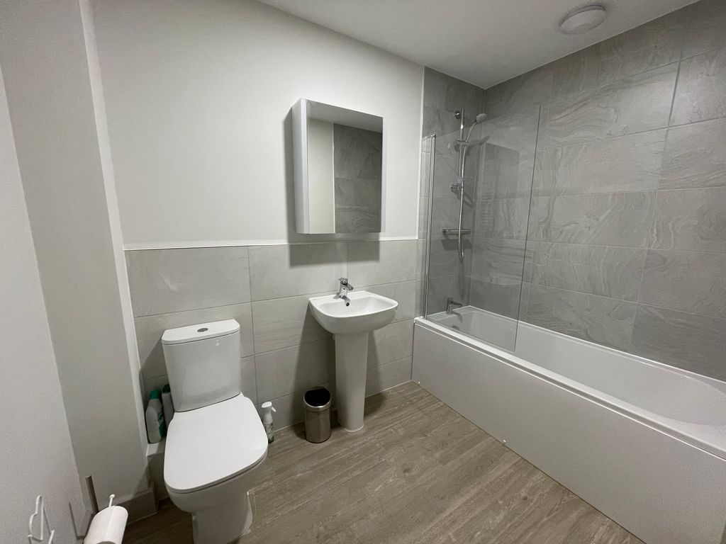 Property photo 3 of 12 Bathroom