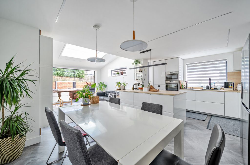 Property photo 2 of 14 1482716176A3A9A4Ae0B50