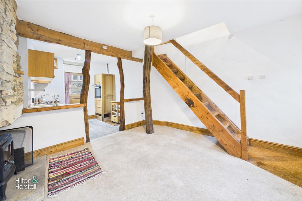 Property photo 3 of 18 Colne Road