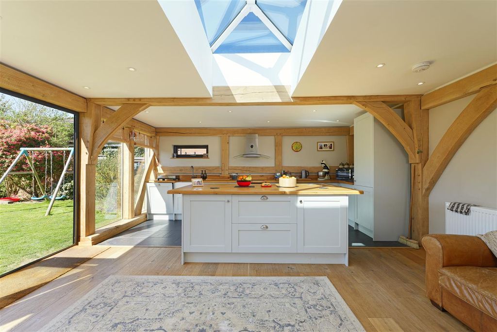 Property photo 3 of 31