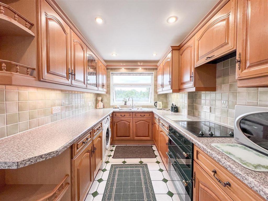 Property photo 3 of 21 Kitchen