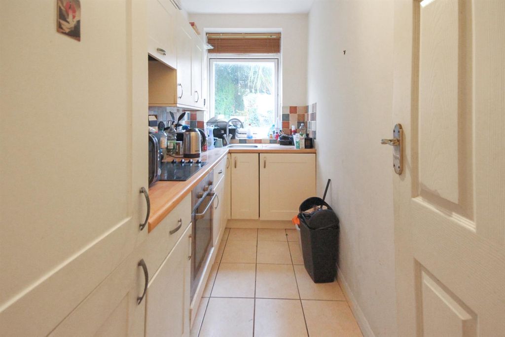 Property photo 3 of 5 Kitchen