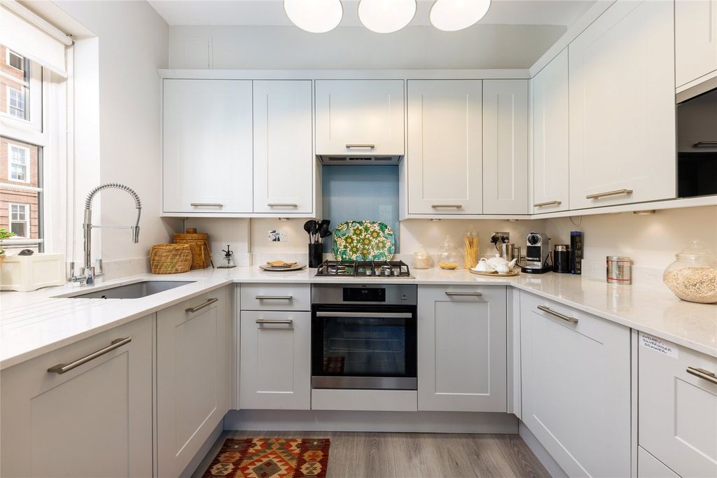 Property photo 3 of 12 Kitchen