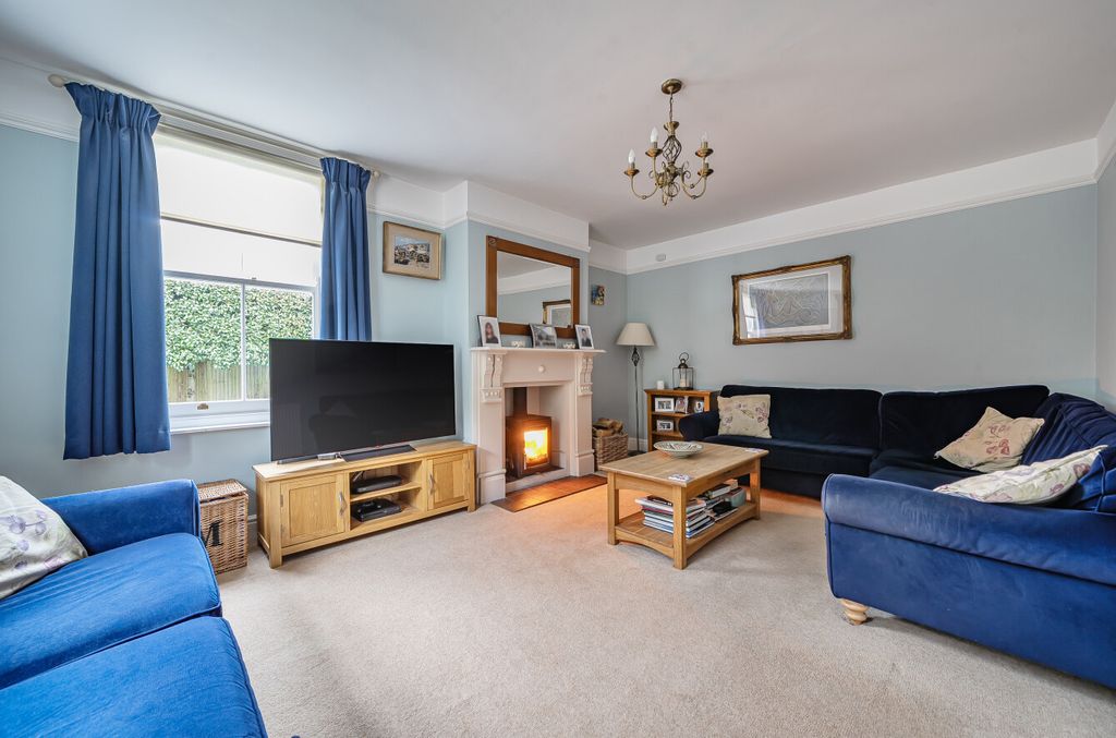 Property photo 2 of 21 1388920-1-696133B...