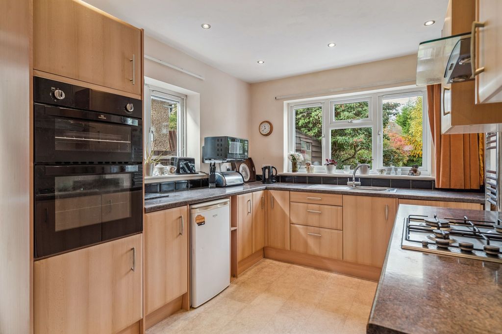 Property photo 3 of 21 Kitchen