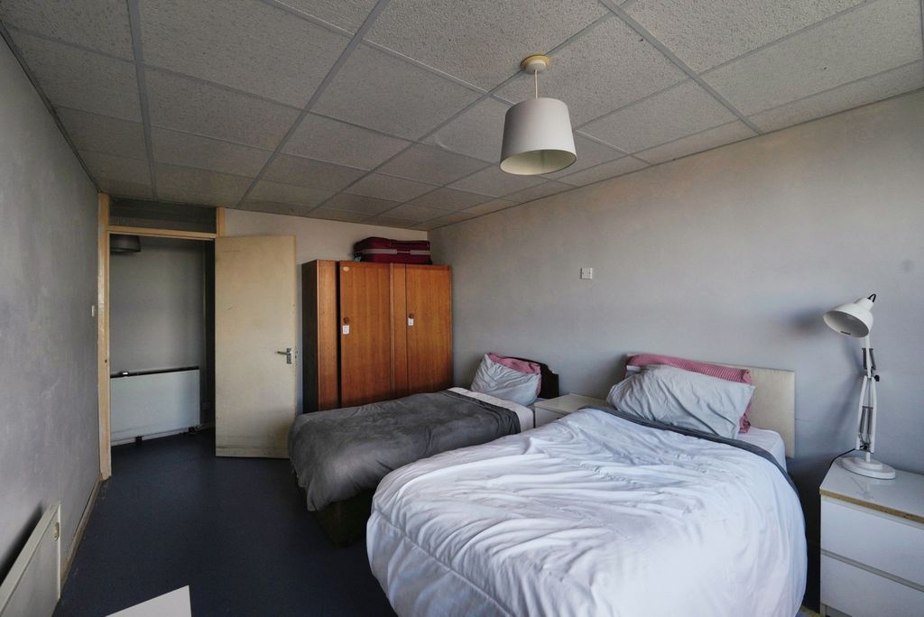 Property photo 2 of 8 Pbox-Img.Jpg