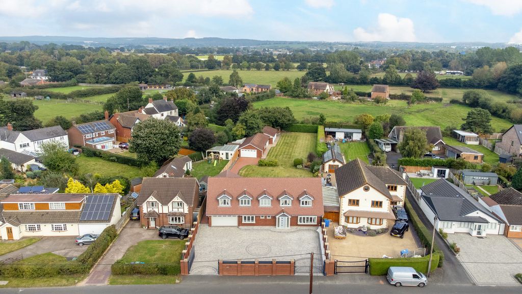 Property photo 2 of 38