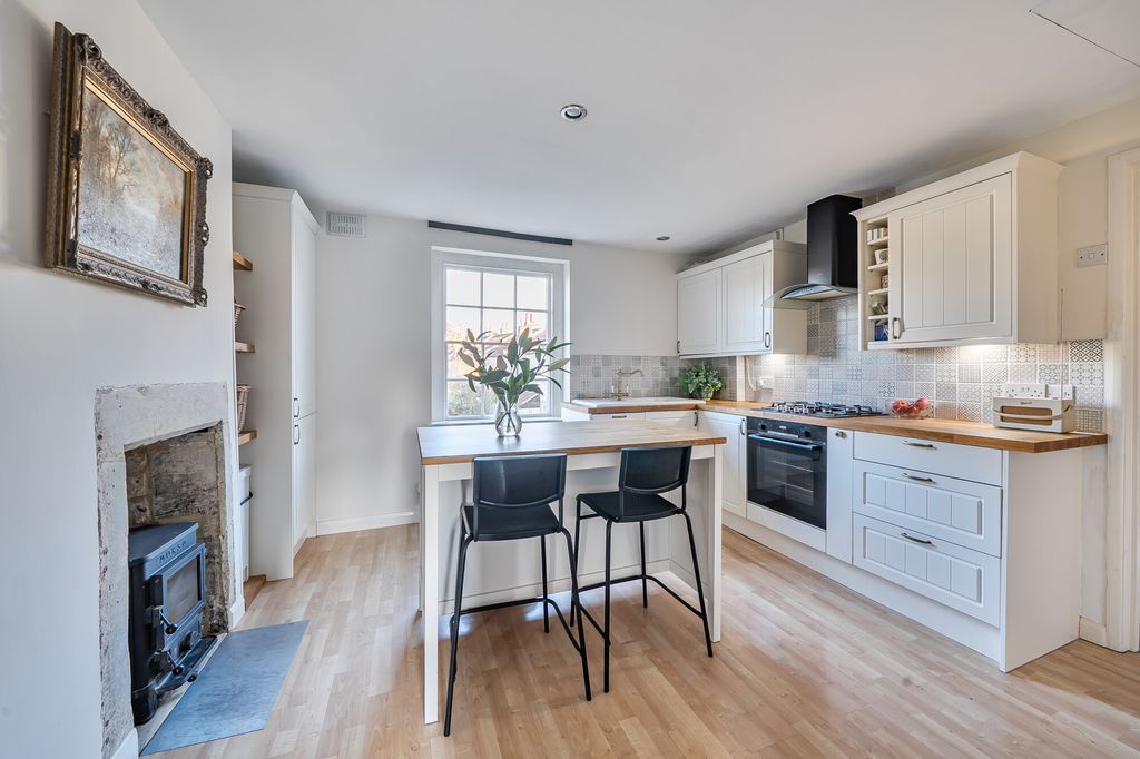 Property photo 3 of 11 Kitchen/Dining Room