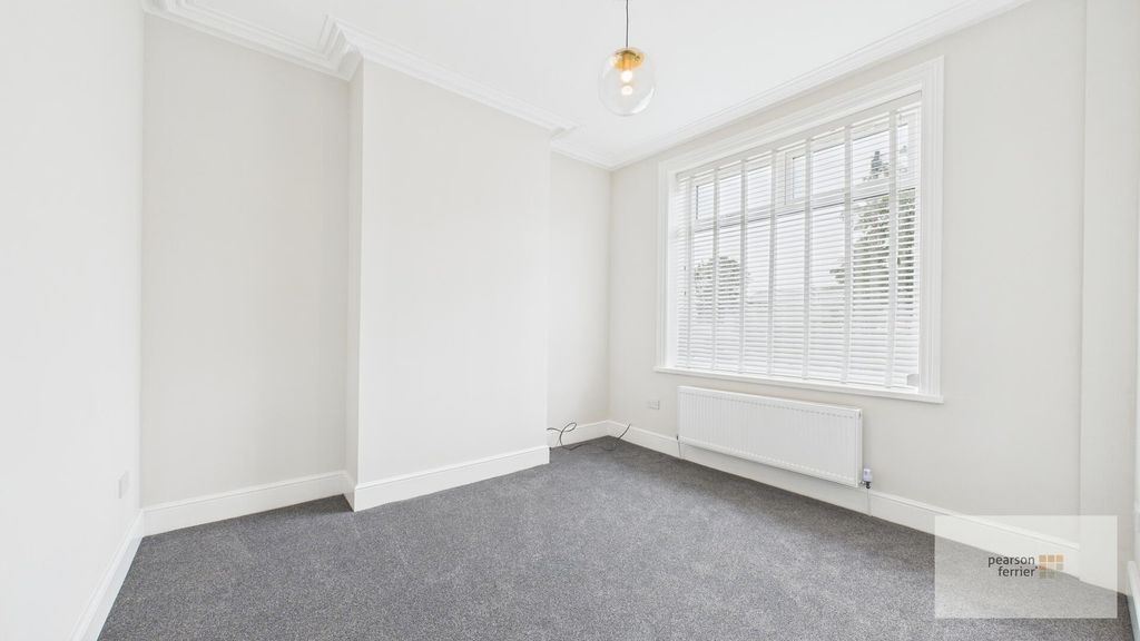 Property photo 3 of 14 Dining Room